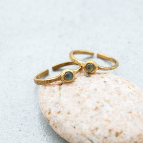 SURUME. Small Stone Ring