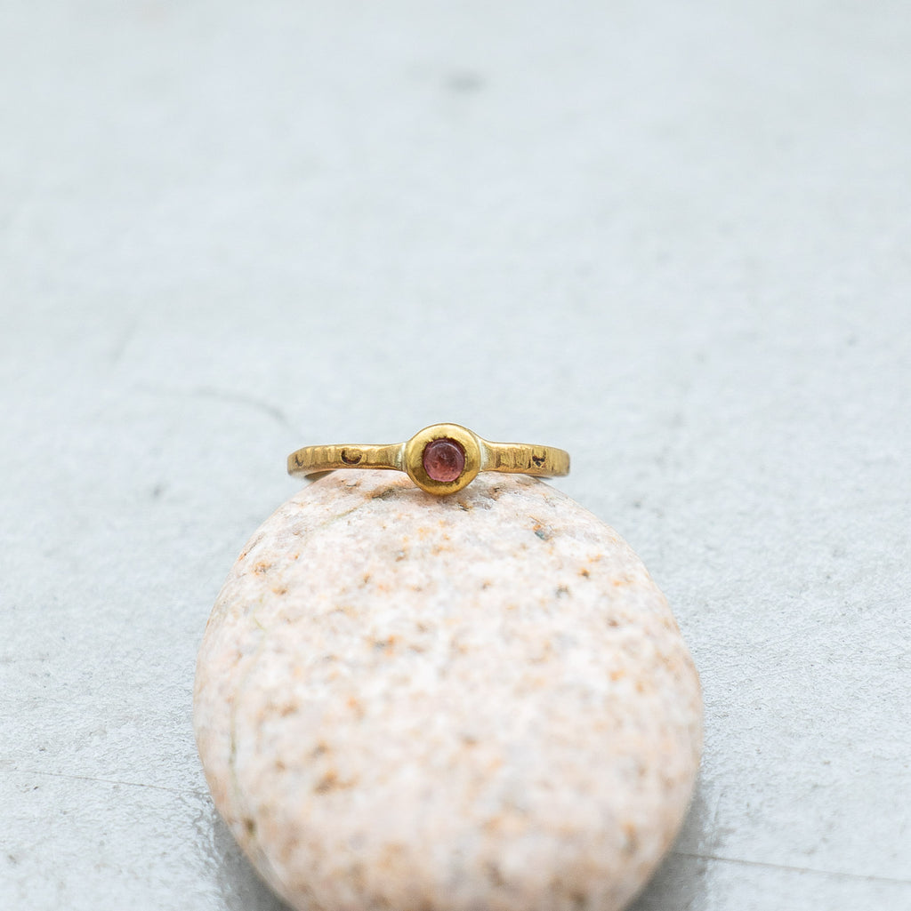 SURUME. Small Stone Ring