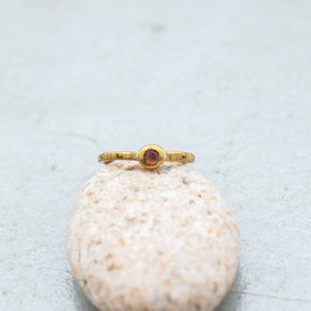 SURUME. Small Stone Ring