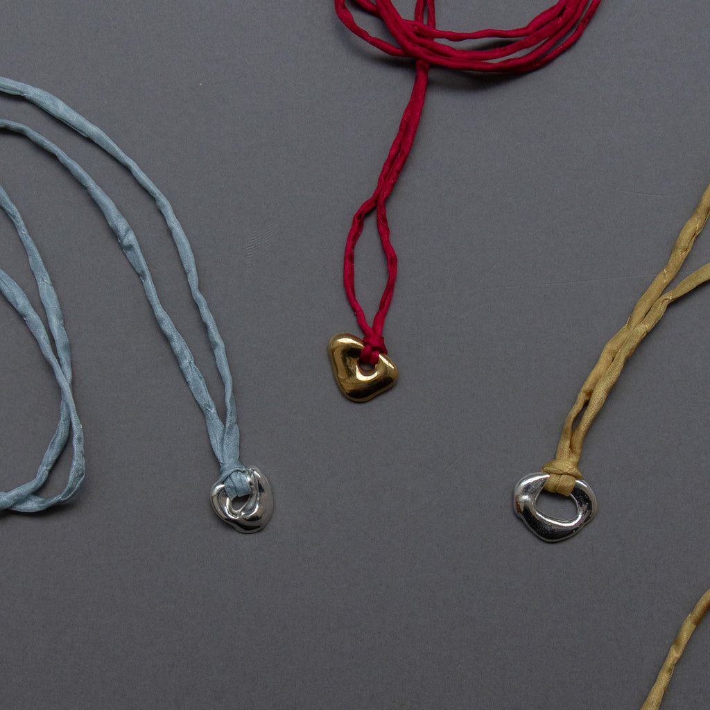 シルクコードsilver チャームネックレス　accessory mau accessories mau シルクコードチャームネックレス［期間限定販売