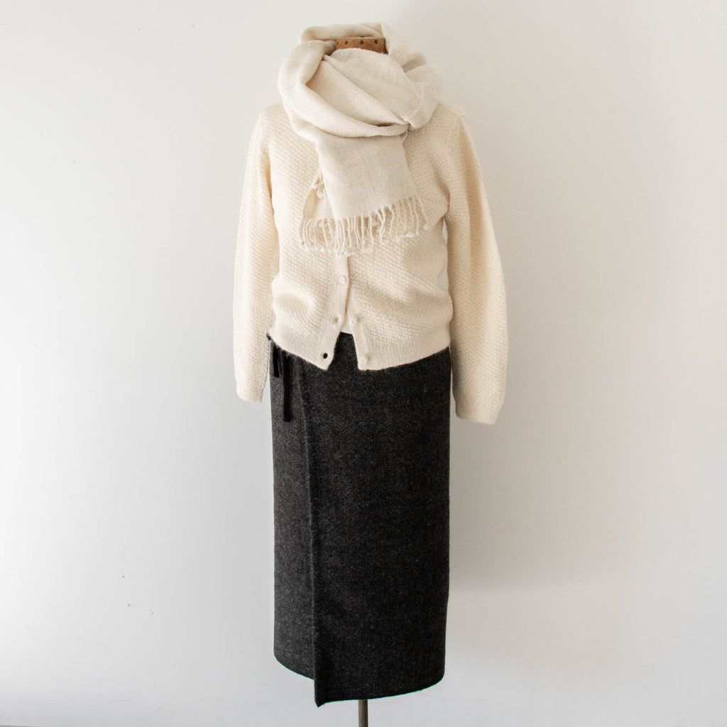 PUENTE プエンテ　手織り巻きスカート　Rueca　アルパカ　ダークグレー PUENTE Rueca 手紡ぎアルパカ手織り巻きスカート［期間限定販売