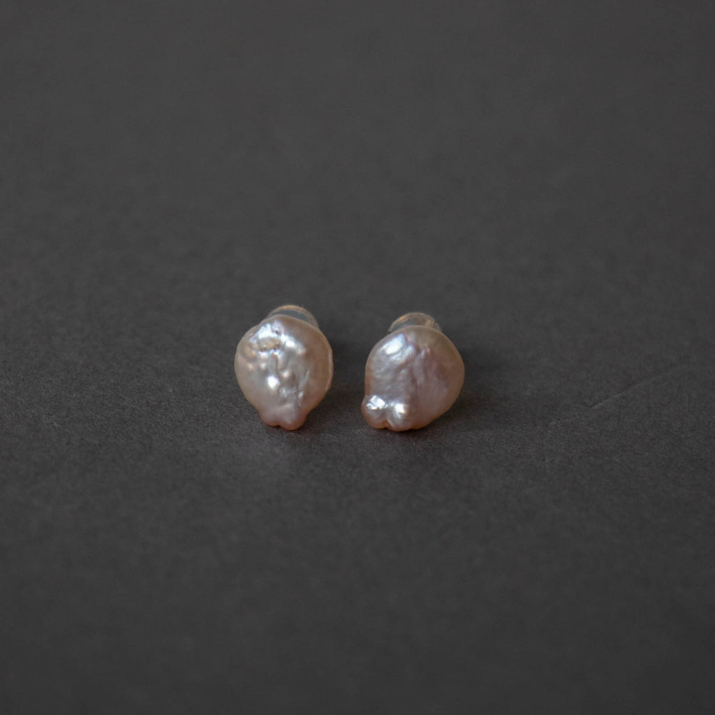 神保真珠商店 ボタン珠ピアス 有核 （K18）［期間限定販売］