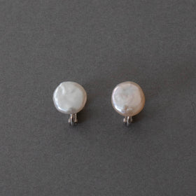 神保真珠商店 ボタン珠イヤリング 近江八幡 有核 (SILVER)［期間限定販売］