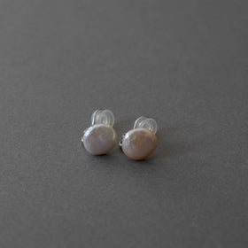 神保真珠商店 ボタン珠イヤリング 近江八幡 有核 (SILVER)［期間限定販売］