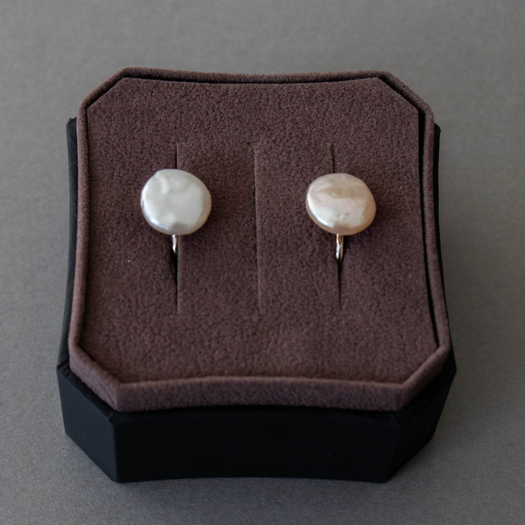 神保真珠商店 ボタン珠イヤリング 近江八幡 有核 (SILVER)［期間限定販売］