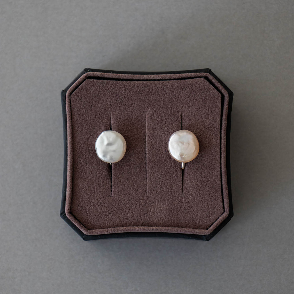 神保真珠商店 ボタン珠イヤリング 近江八幡 有核 (SILVER)［期間限定販売］