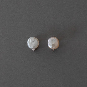 神保真珠商店 ボタン珠イヤリング 近江八幡 有核 (SILVER)［期間限定販売］