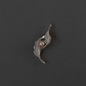 神保真珠商店 ブローチ 守山 有核（SILVER）［期間限定販売］