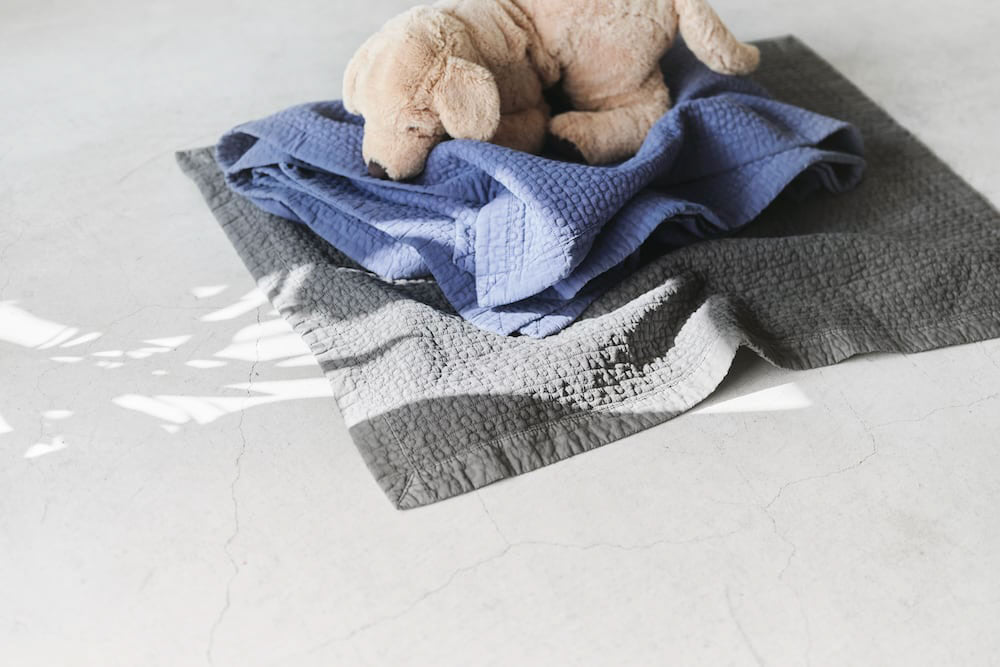 8182 ドットスモールイブル（80×110cm）［期間限定販売］