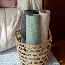 8182 ドットスモールイブル（80×110cm）［期間限定販売］