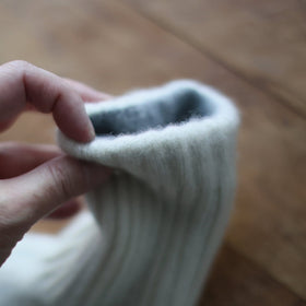 HOKOS BLISS cashmere “mochi” socks リバーシブル［期間限定販売］