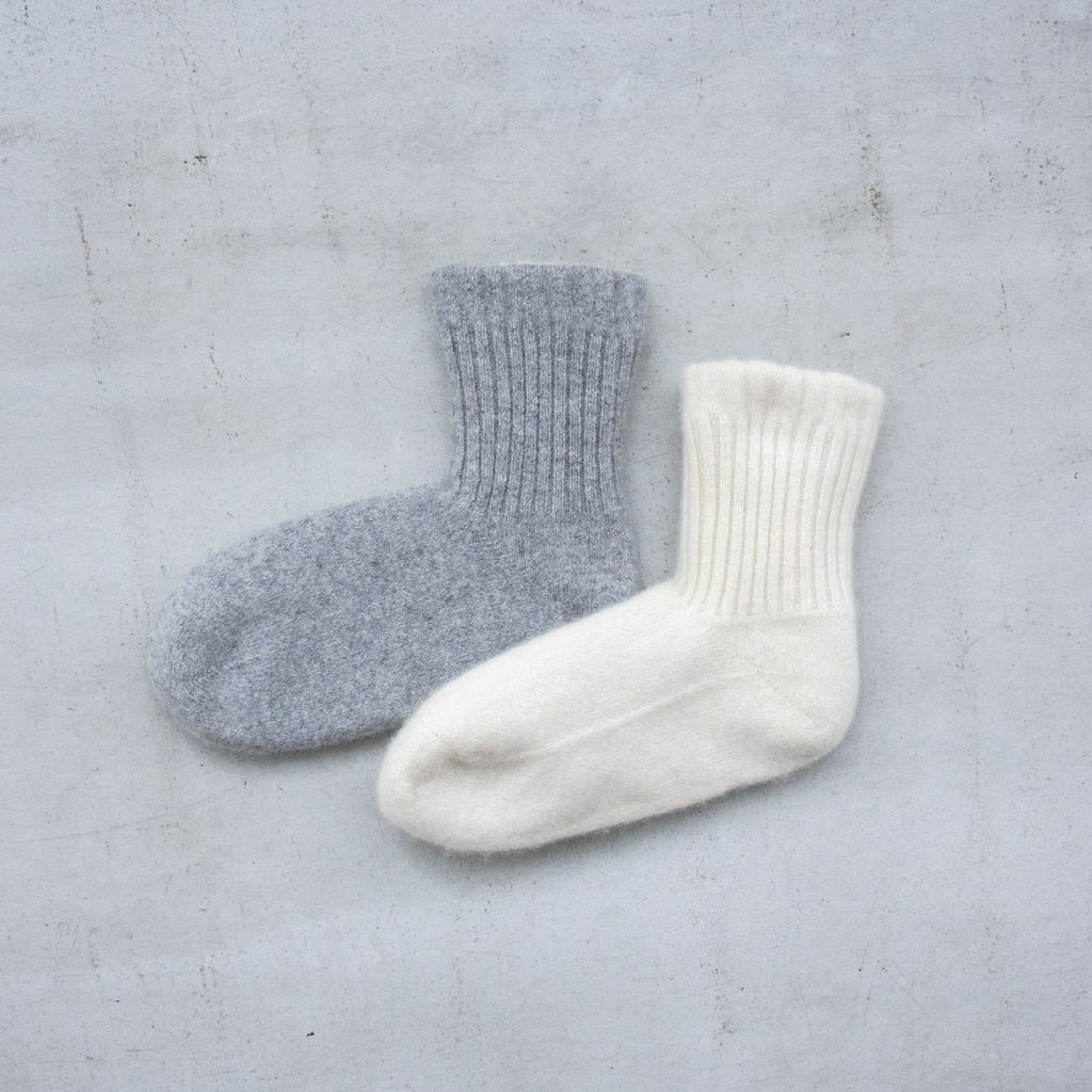 HOKOS BLISS cashmere “mochi” socks リバーシブル［期間限定販売］