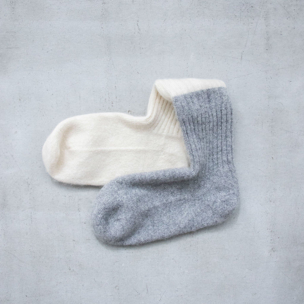 HOKOS BLISS cashmere “mochi” socks リバーシブル［期間限定販売］