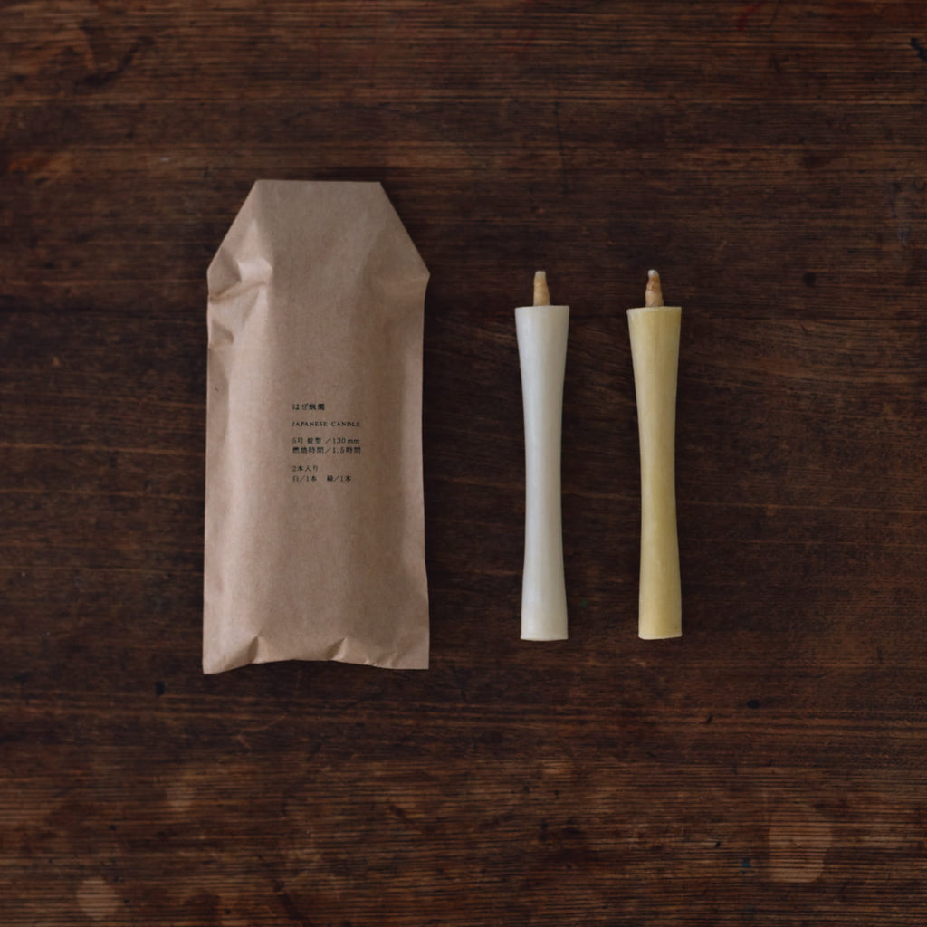 5号サイズ（左／白、右／緑）