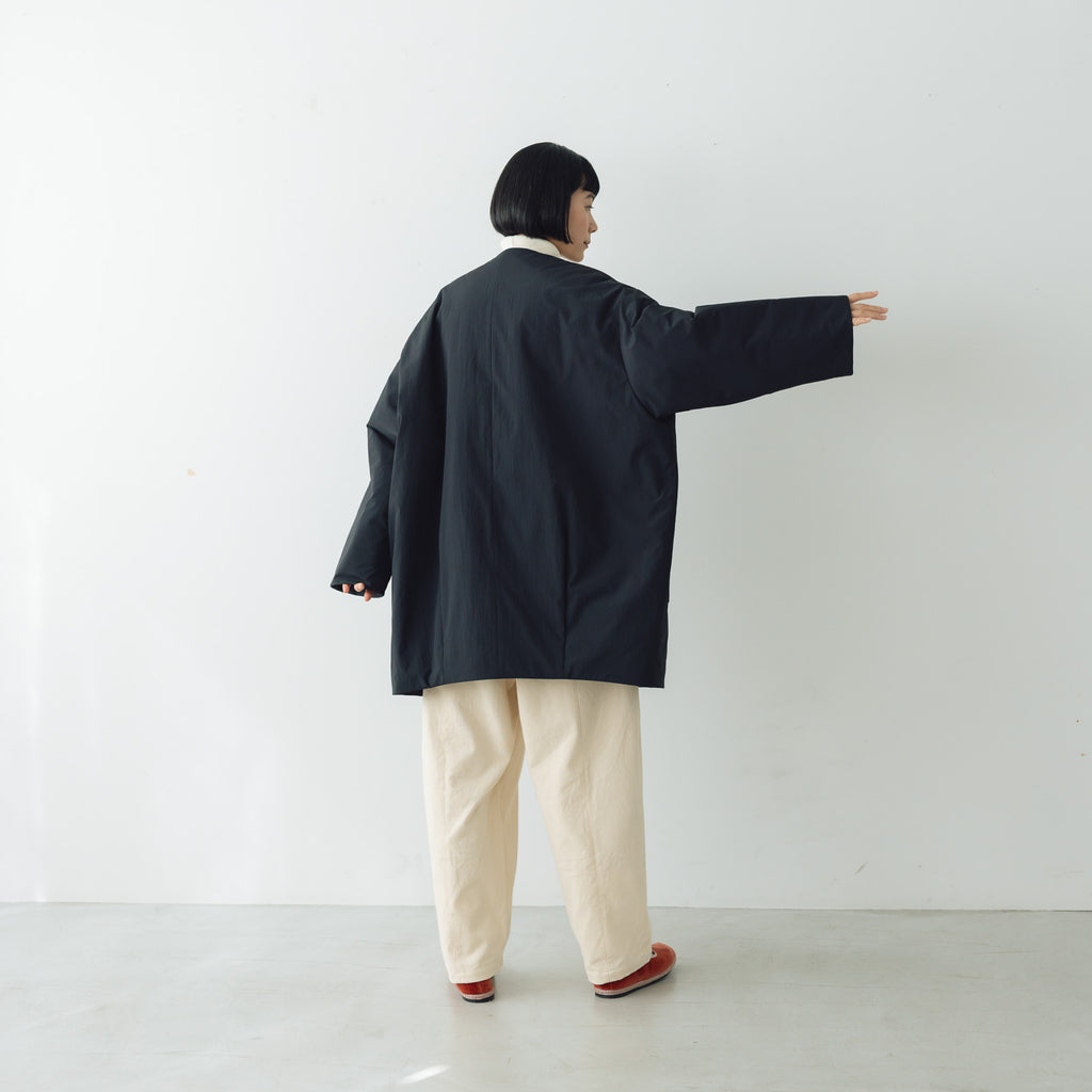comm. arch. ナイロン フィリング ノーカラーコート Blackout ｜くらす