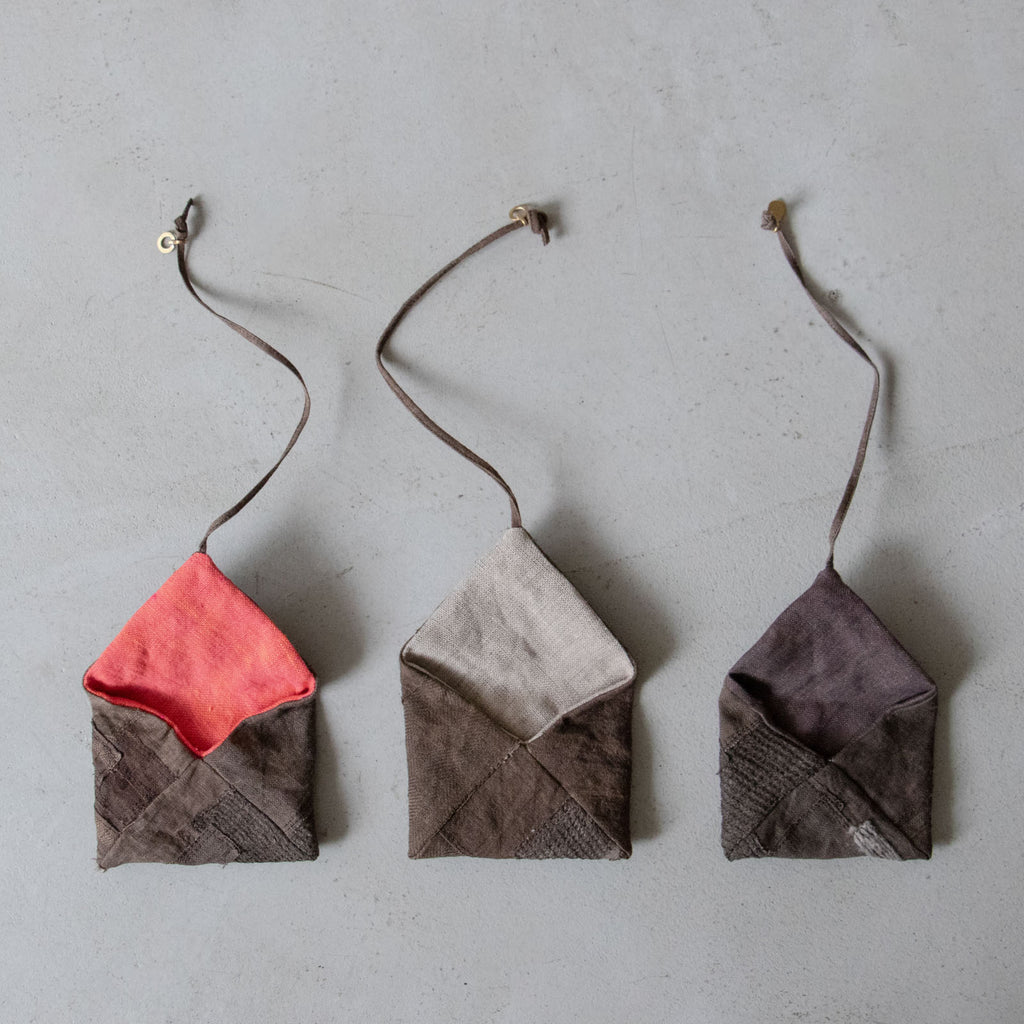 内布の色が異なります。（左から赤、ナチュラル、茶）