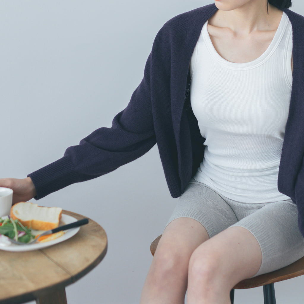 カップ付きタンクトップ｜なめらかリブ素材で快適に ｜くらすこと公式
