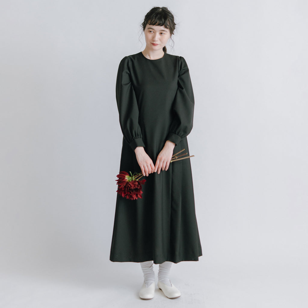 【SALE】「わたしたちらしい、オケージョンのかたち」きちんとしたブラックワンピース