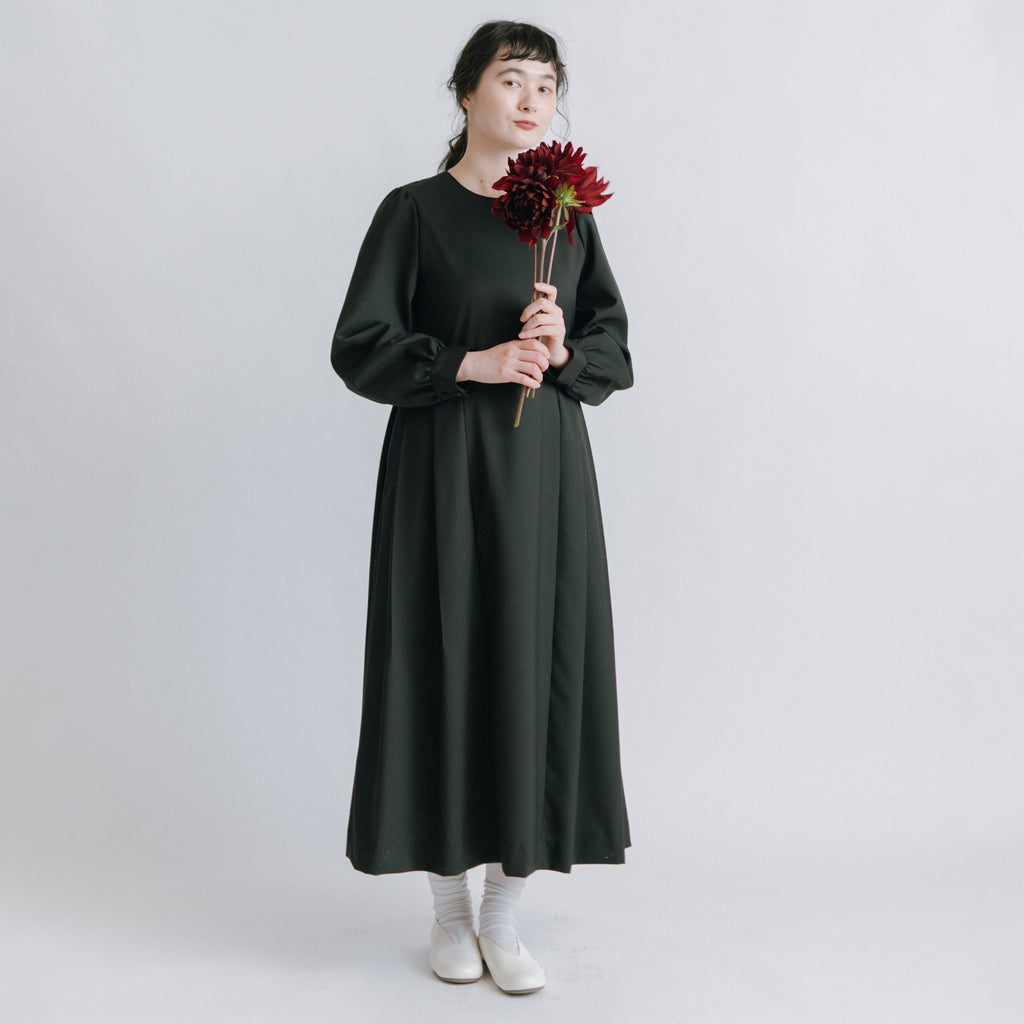 【SALE】「わたしたちらしい、オケージョンのかたち」きちんとしたブラックワンピース