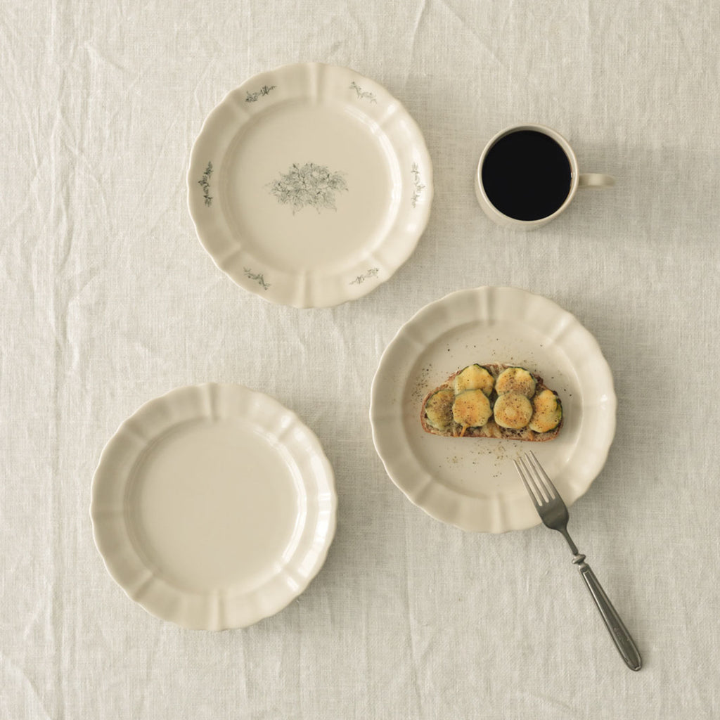 くらすことの生活道具 古い器の形シリーズ 花リムプレート ［20cm・食洗機対応・電子レンジ可］