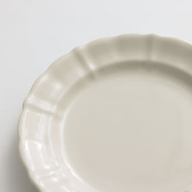 くらすことの生活道具 古い器の形シリーズ 花リムプレート ［20cm・食洗機対応・電子レンジ可］