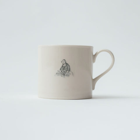 くらすことの生活道具 古い器の形シリーズ マグカップ ［食洗機対応・電子レンジ可］ 野草を摘むひと（絵つき）