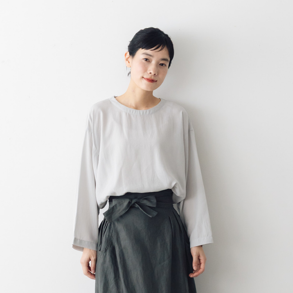 KURASUKOTO Atelier Wardrobe 大人のキュプラ混ブラウス