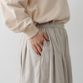 ROBE de PEAU サテンカミーユタックパンツ