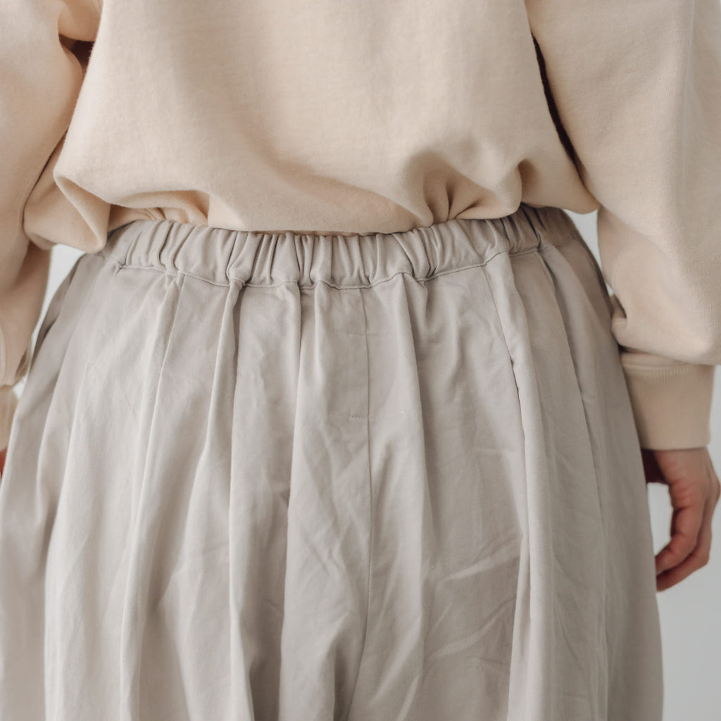 ROBE de PEAU サテンカミーユタックパンツ