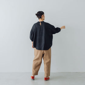 UNIVERSAL TISSU 袖口シャーリングブラウス