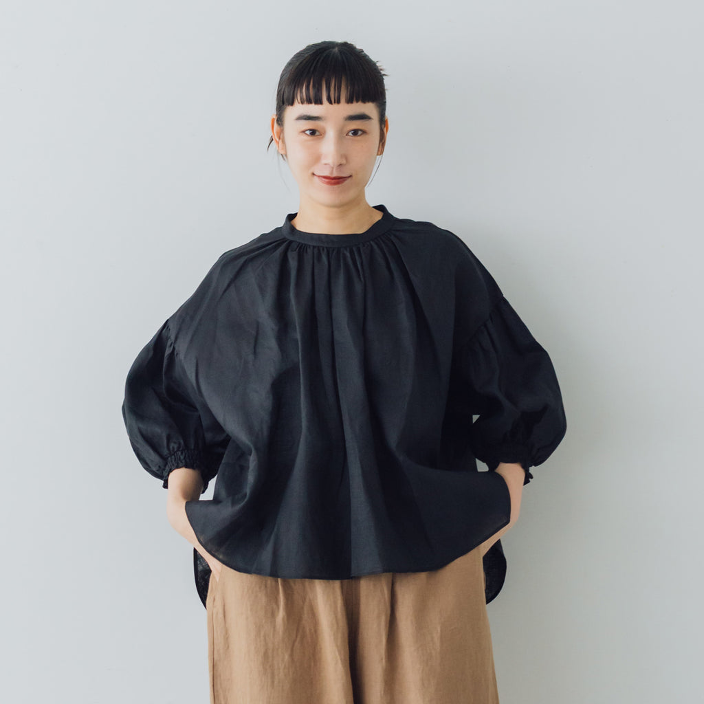 UNIVERSAL TISSU 袖口シャーリングブラウス
