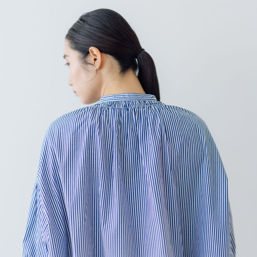 UNIVERSAL TISSU のバンドカラーブラウス【新品】 UNIVERSAL TISSU（ユニヴァーサルティシュ） バンドカラー ブラウス