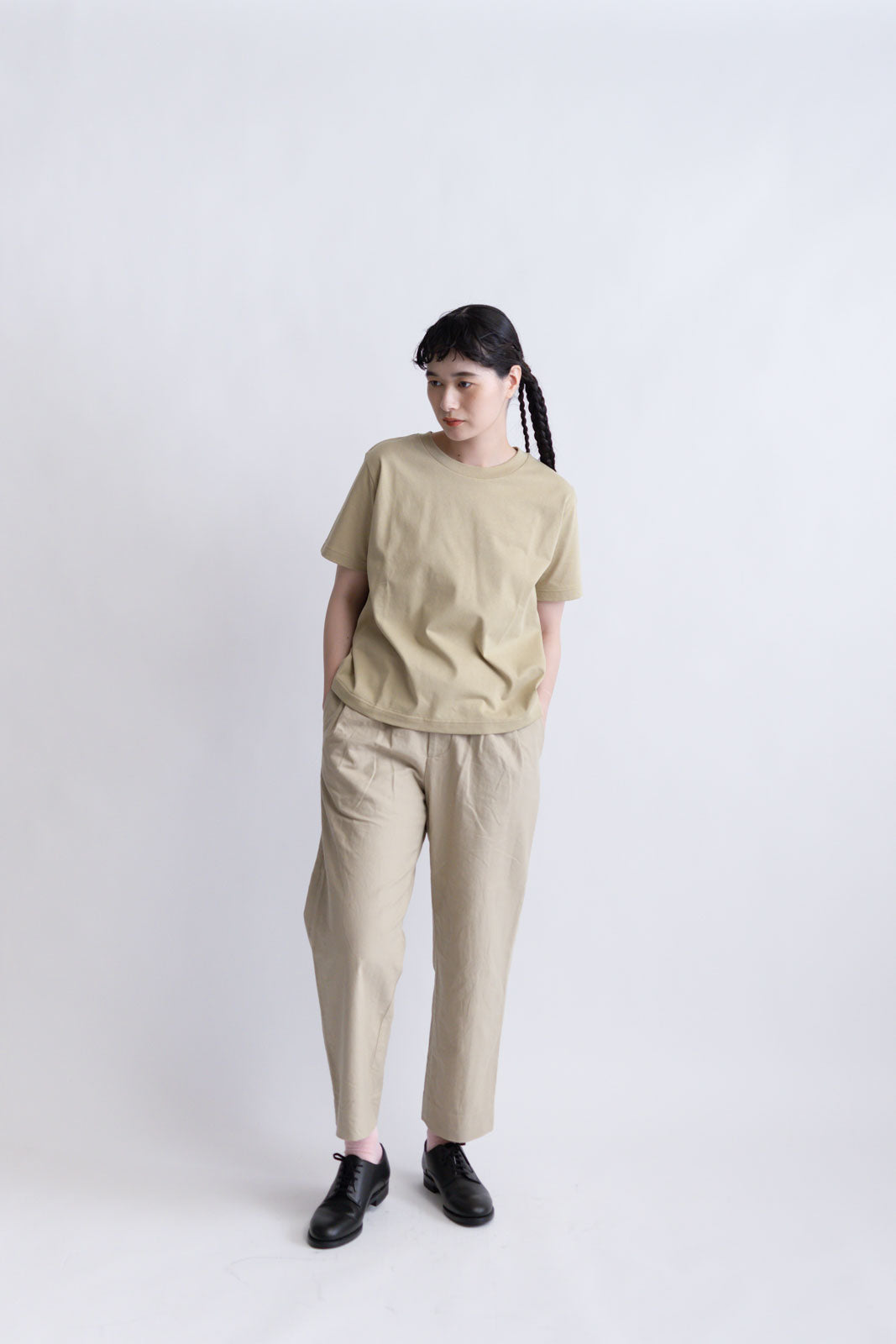 SALE】 YAECA TWO TUCK PANTS セージ （29）｜くらすこと