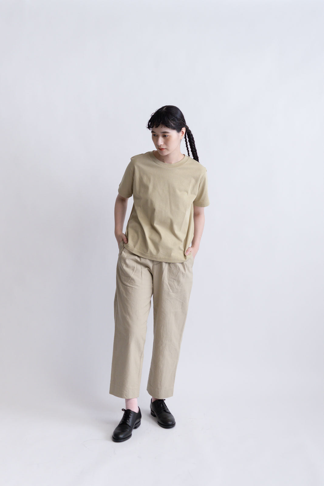 YAECA TWO TUCK PANTS セージ （29）｜くらすこと