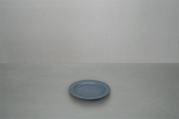 yumiko iihoshi porcelain  plate smoke blue